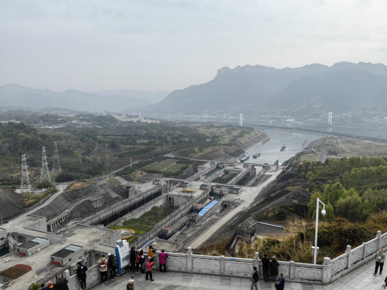 大壩場景